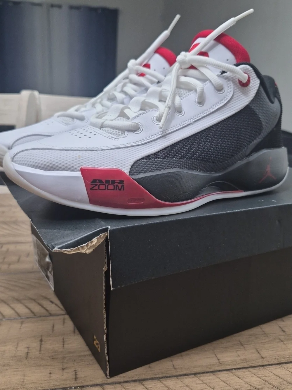 Air Jordan Luka 77 Men 's 10.5 - White, Black & Red